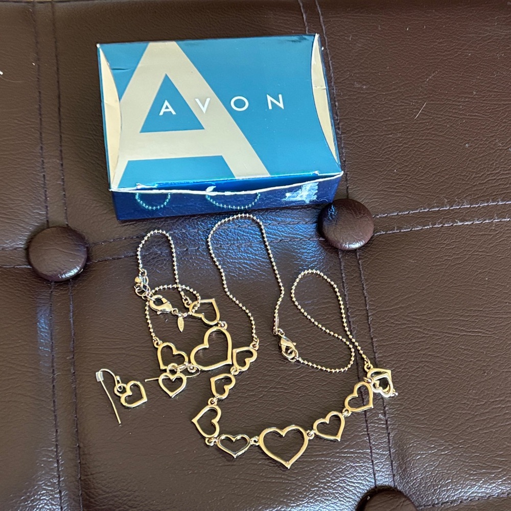 Avon Gold Tone Multi Heart Jewelry Set - Necklace, Bracelet & Earrings